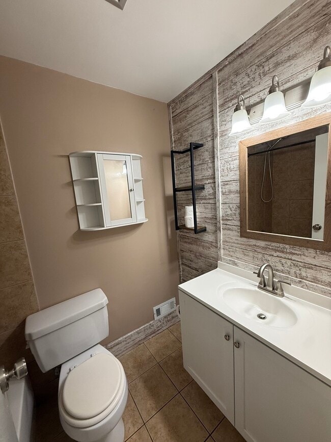 Photo - 6000 Oakwood Dr