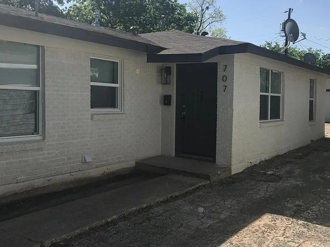 ADORABLE 2 BEDROOM 1 BATH HOUSE - ADORABLE 2 BEDROOM 1 BATH HOUSE