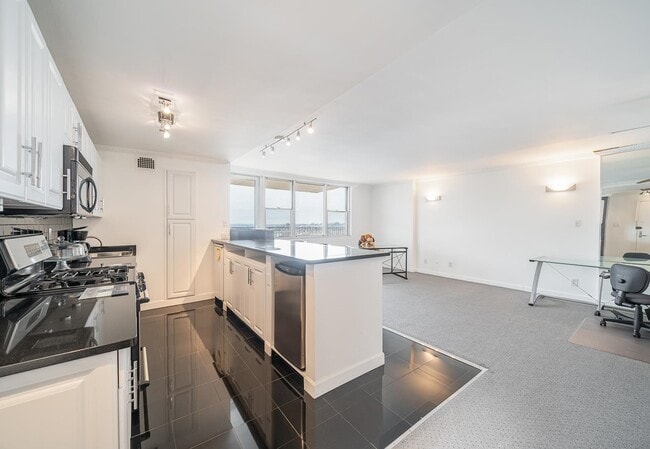 Building Photo - 6040 BLVD E Unit 25M