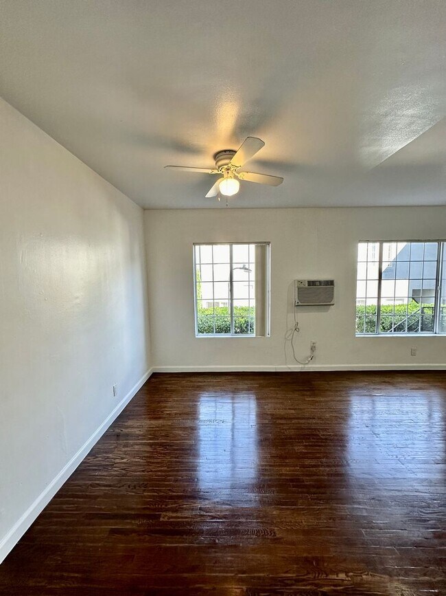 3409-3419 Club Dr