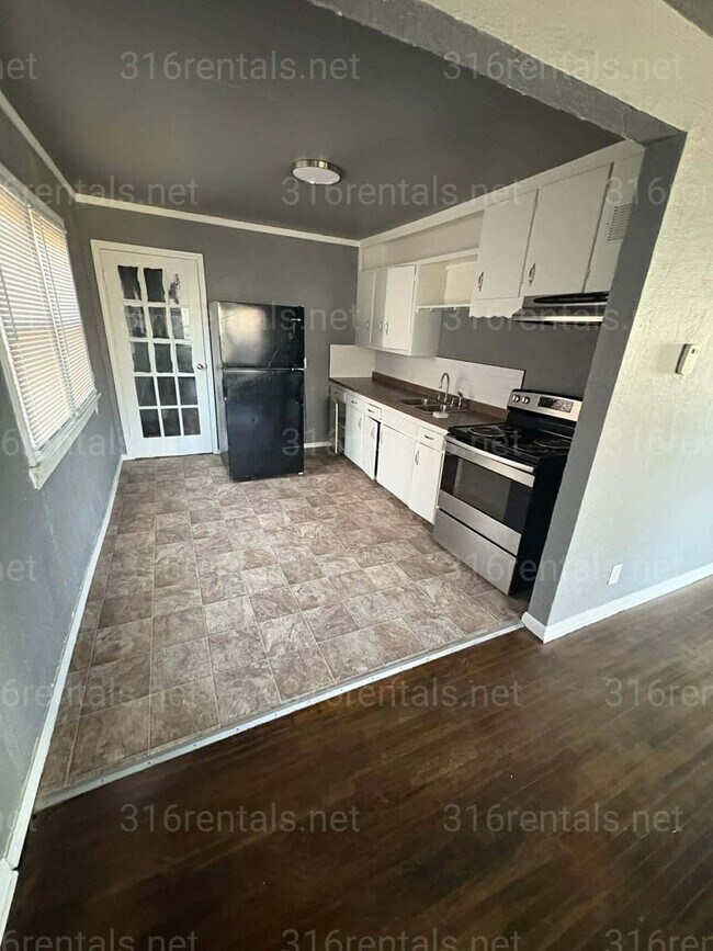 Photo - $899 - 2 bedroom / 1 bathroom - Single Family Home