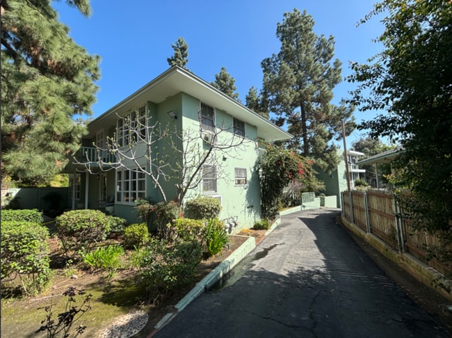 Building Photo - 1625 Raymond Hill Rd Unit #5