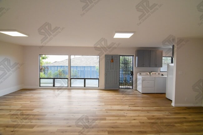 4 bedroom, 3 bath attached home. - 4 bedroom, 3 bath attached home.