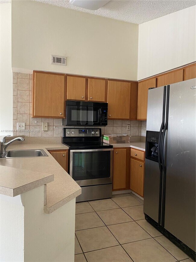 Photo - 2445 SW 18th Terrace Unidad 805 Rental