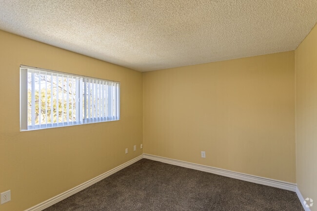 1HAB, 1BA -624 ft² - Woodlawn Gardens Apartments