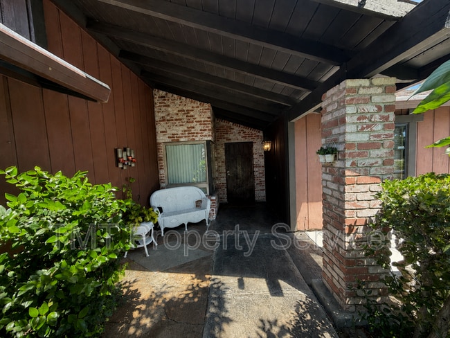 Photo - 930 Graywood Cir
