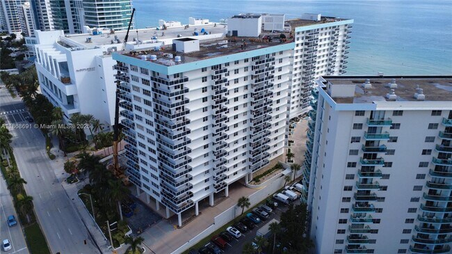 Photo - 3725 S Ocean Dr Unidad 1022
