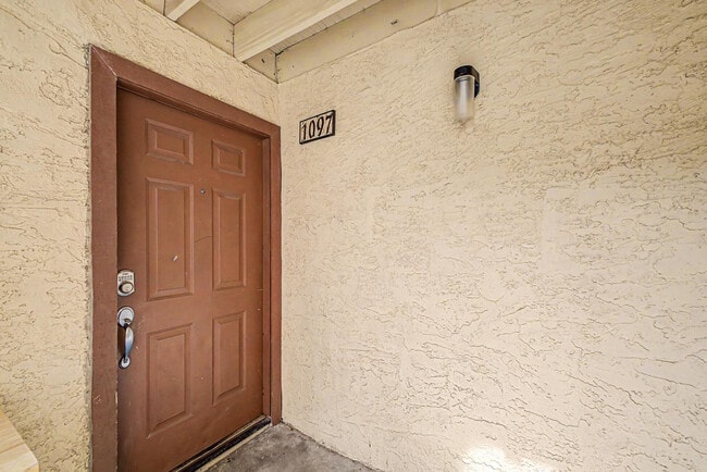 Building Photo - 2121 W Royal Palm Rd Unit 1097