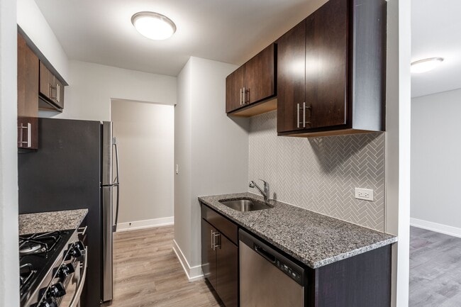 Photo - 530 W Aldine Ave Unit 2
