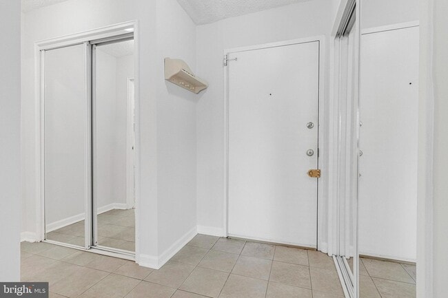 Photo - 1730 Arlington Blvd Unidad 209