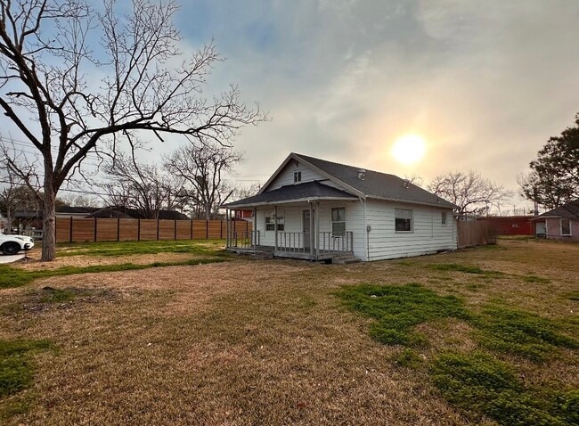 Building Photo - 104 S 7th St Rental