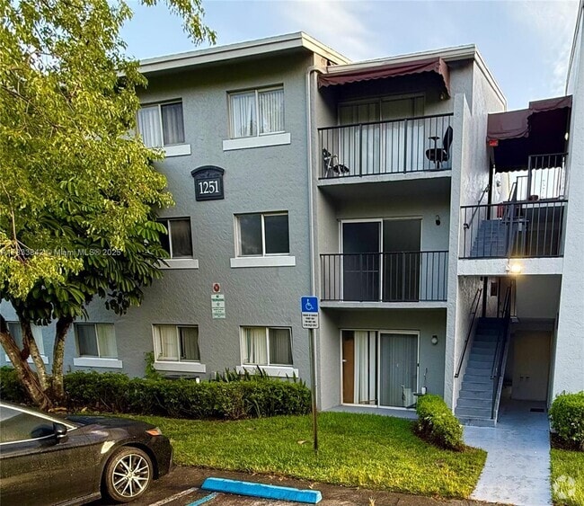 Building Photo - 1251 Benoist Farms Rd Unit 205 Rental