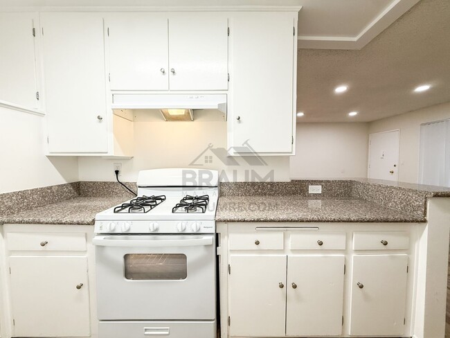 Photo - 6039 Whitsett Ave Unidad 205