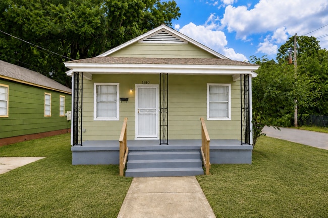 Building Photo - 4 Success is offering this spacious 3-bedroom 2 bath home rental offering updated the perfect ble...