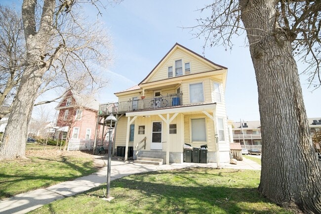 2610 College St - Cedar Falls