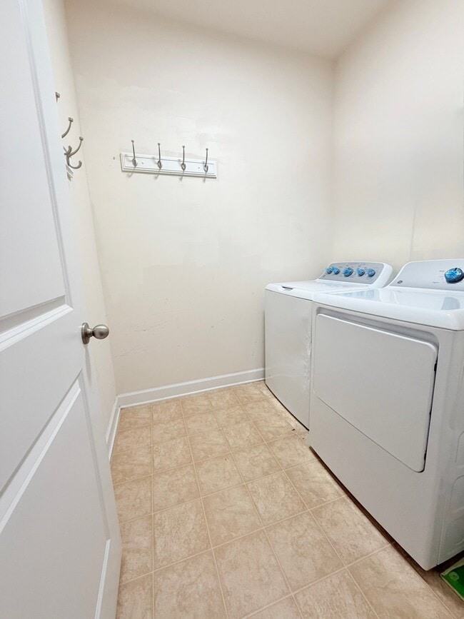 Photo - 550 Callandale Ln