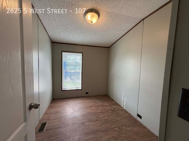 Photo - 2625 S West St