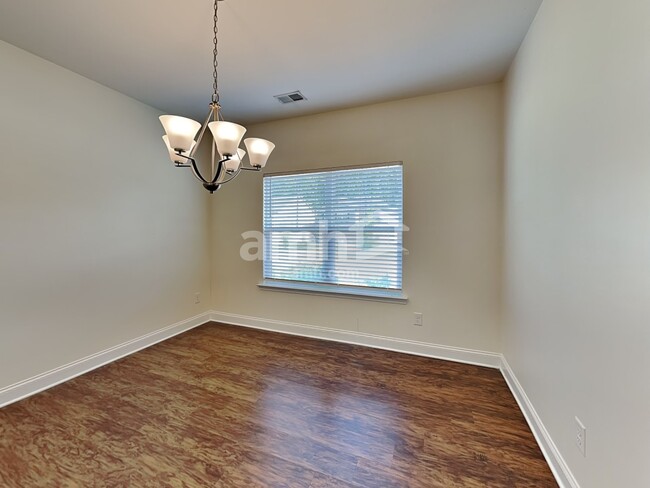 Photo - 423 Pearson Cir