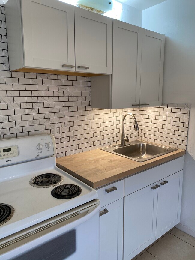 Photo - 8450 NE Miami Ct Unidad 16