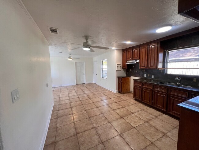 Photo - 2146 Minnesota St