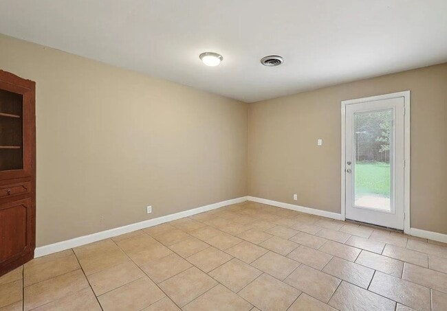Photo - 630 White Oak Dr