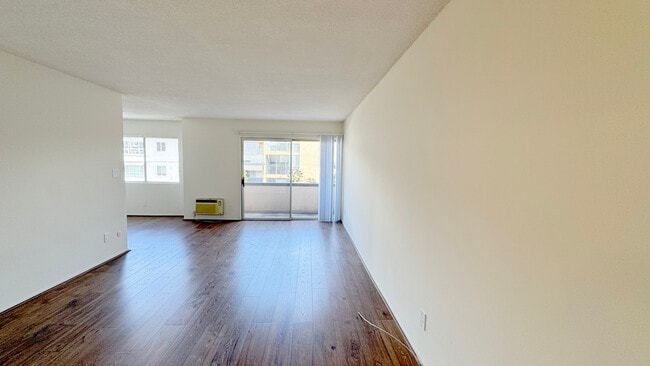 Photo - 701 S St Andrews Pl Unit 211