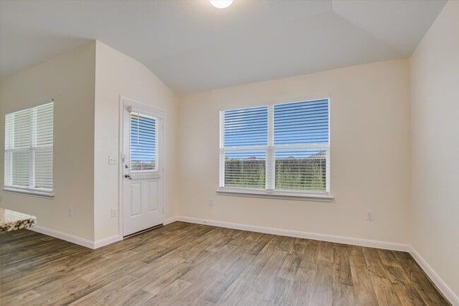 Photo - 1011 Pembroke Ct