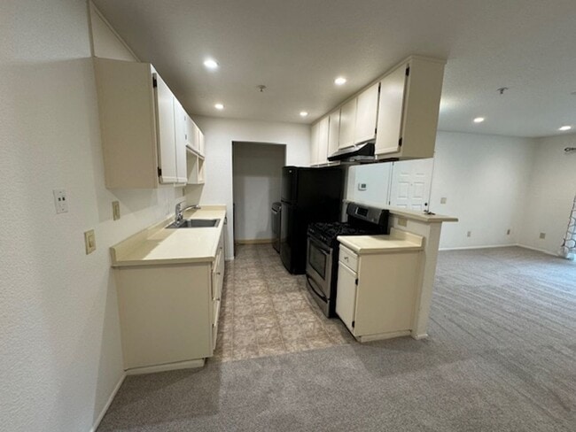 Photo - Beautiful 3 Bedroom, 2 Bathroom Upstairs C...