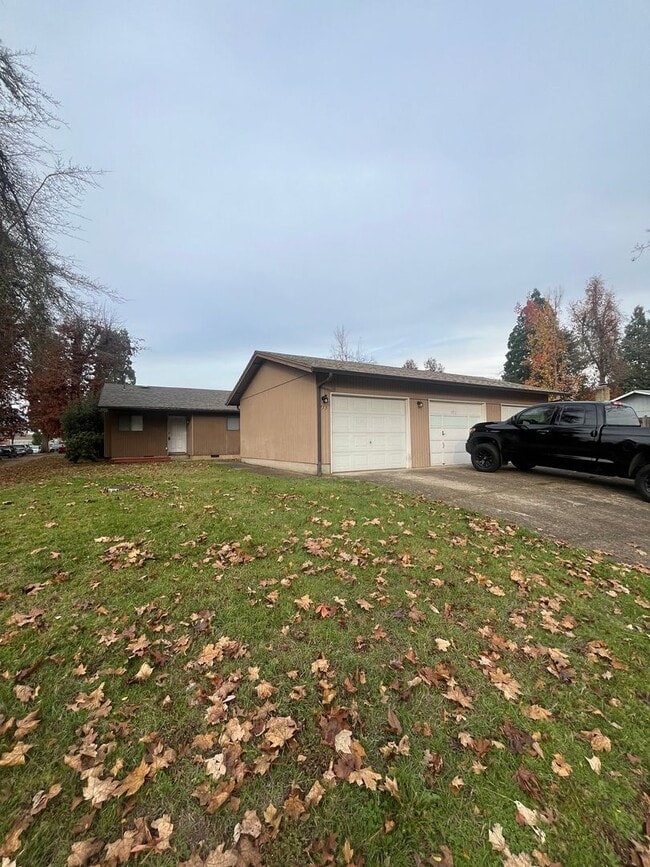 Photo - 2-Bedroom 1-Bathroom Tri-Plex in Thurston!