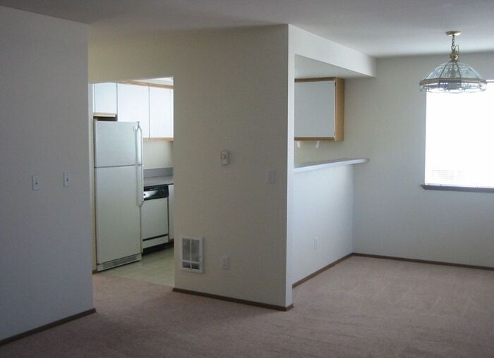 Photo - Well-Maintained 2 bed, 2 bath unit in 4-Pl...