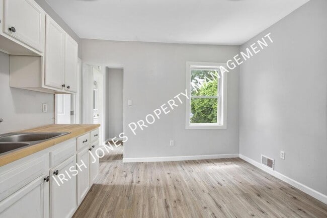 Photo - 529 Winslow Ave Unit Upper