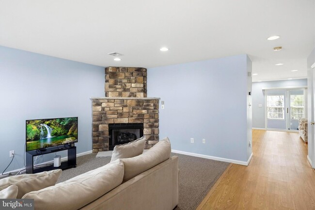 Photo - 32 Pebble Beach Ln