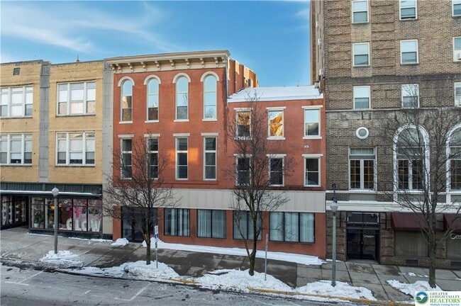 Building Photo - 109 S Centre St Unit 2