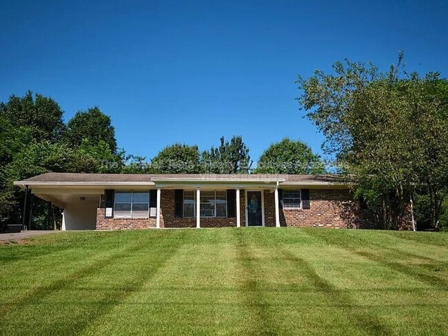 Building Photo - 1005 Francis Rd