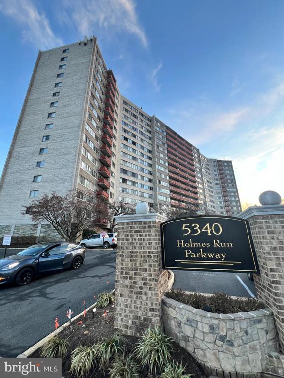 Building Photo - 5340 Holmes Run Pkwy Unit 119