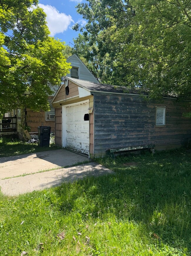 Photo - 411 W Marengo Ave