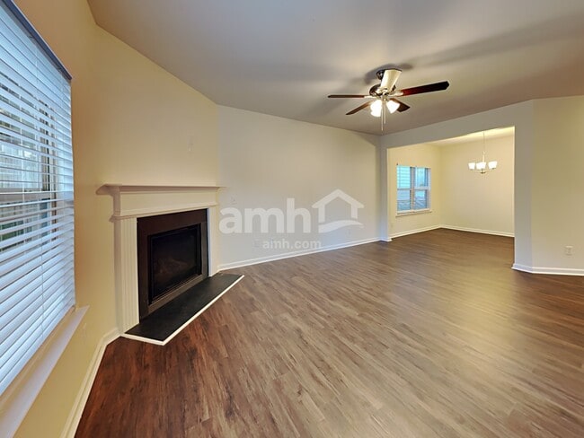 Photo - 977 Grenier Terrace NE