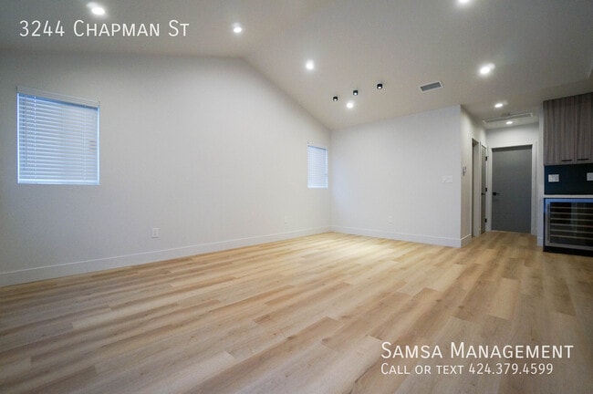 Photo - 3244 Chapman St