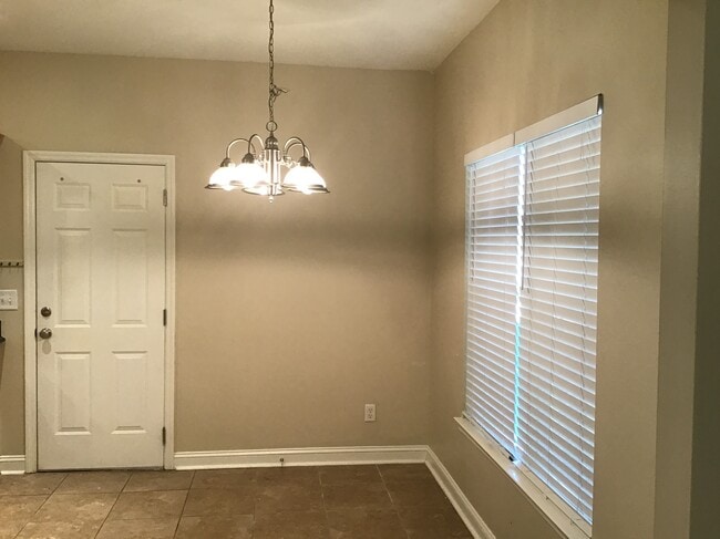 Photo - 142 Cotillion Cres