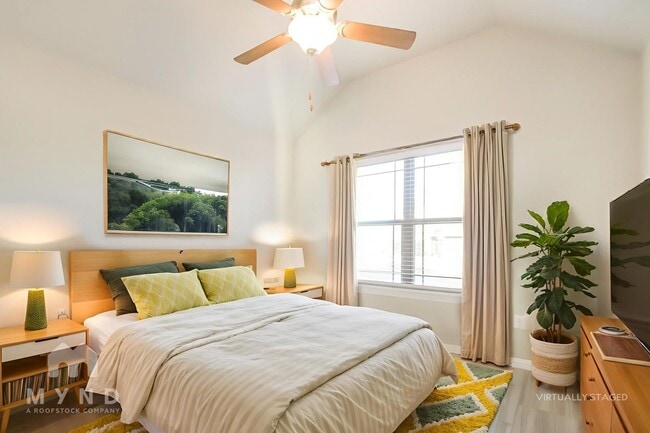 Photo - 1061 Lakeview Dr