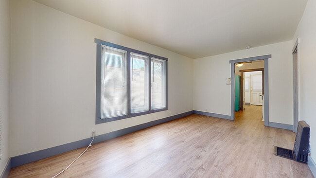 Photo - 1127 Bell St