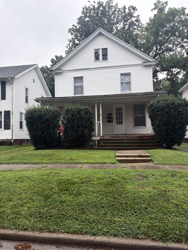 Building Photo - 1441 W Wood St Unit 2