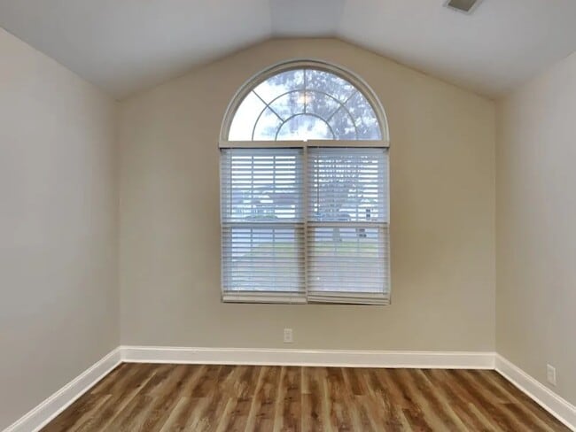 Photo - 915 Red Feather Trail