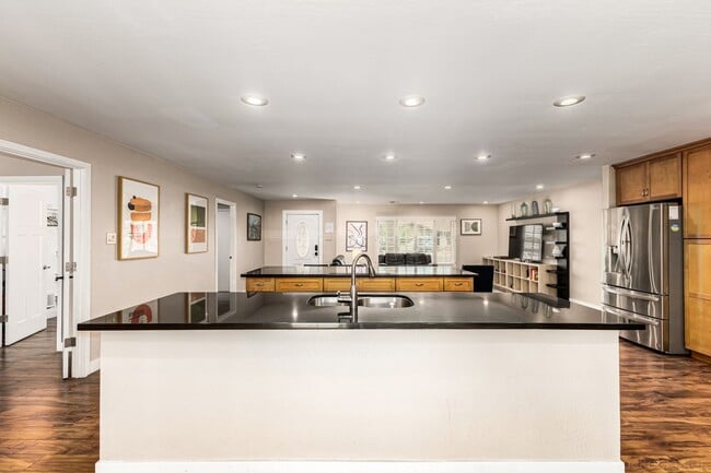 Photo - STUNNING 4 bed/2 bath Scottsdale Home- FURHISHED or UnFURNISHED