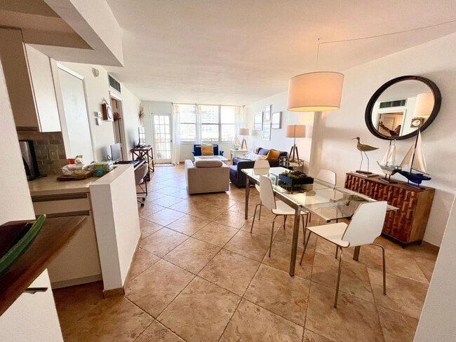 Photo - 305 N Pompano Beach Blvd Unidad 706