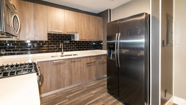 Building Photo - 733 85th St Rental