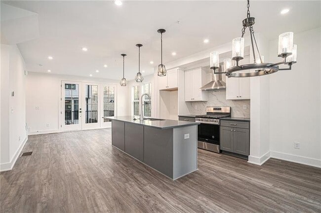 Photo - 1823 Gotham Ln NE