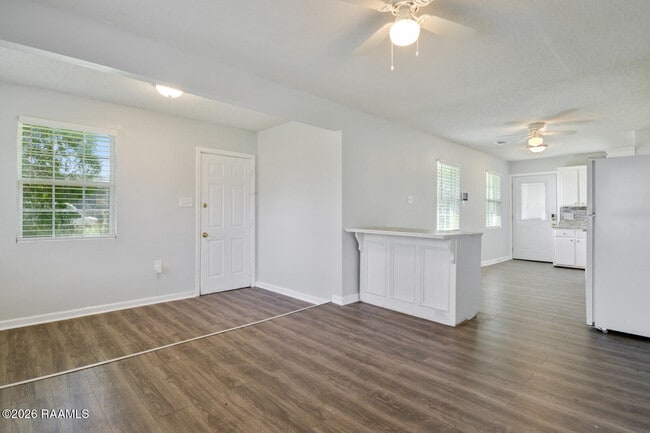 Photo - 715 Central Rd