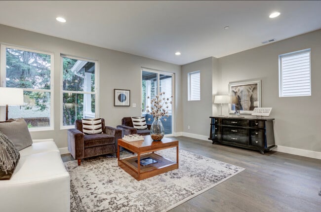 Photo - 6049 NE Flanders St Unit 6049