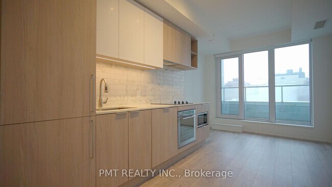 Photo - 2020-2020 Bathurst St